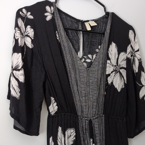 Japna Black and White Patterned Romper (Shorts) - Picture 6 of 6